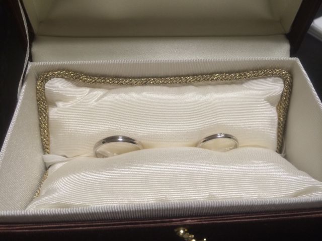 真ん中のゴールドのラインは赤い糸がモチーフだそう。