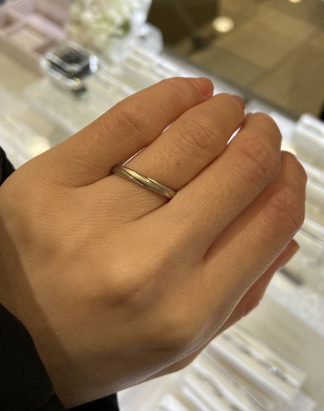 艶消し加工の結婚指輪です。