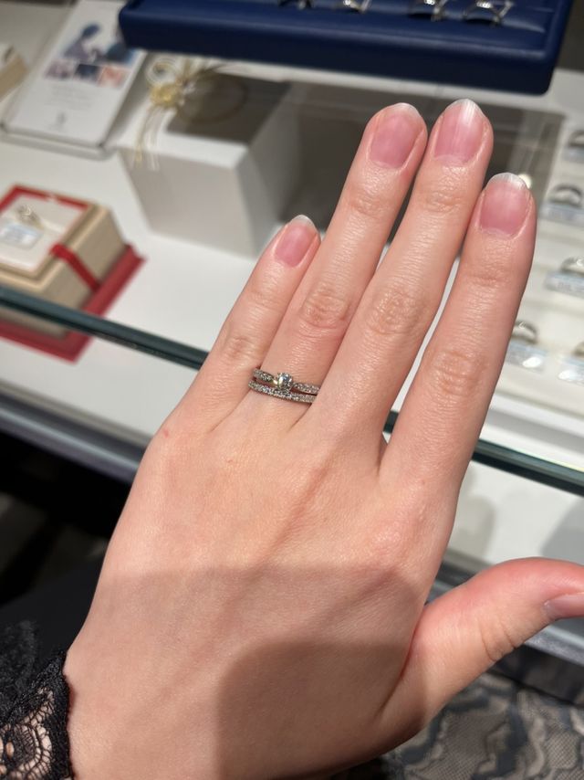 ハーフエタニティタイプの指輪