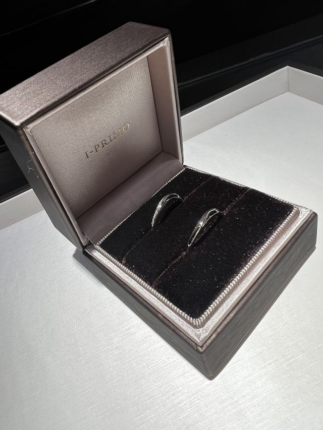 指を長く美しく見せたくこちらの指輪を選びました