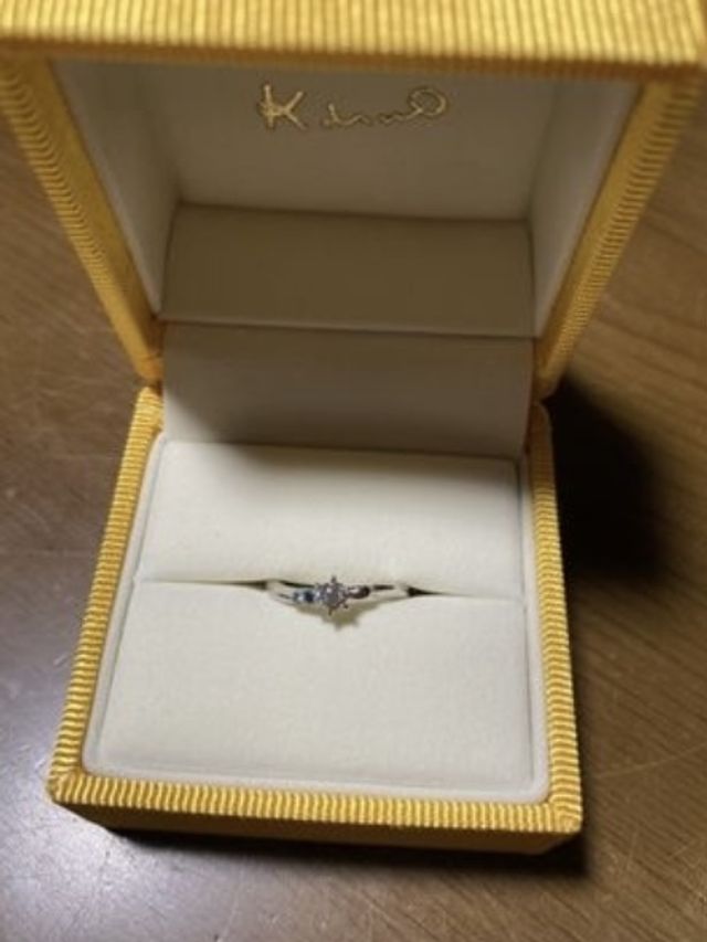 セミオーダーでデザインしておらった婚約指輪です

