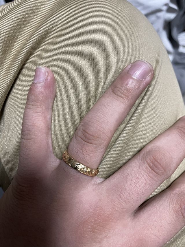 指輪を相手から貰って初めて撮った写真です。