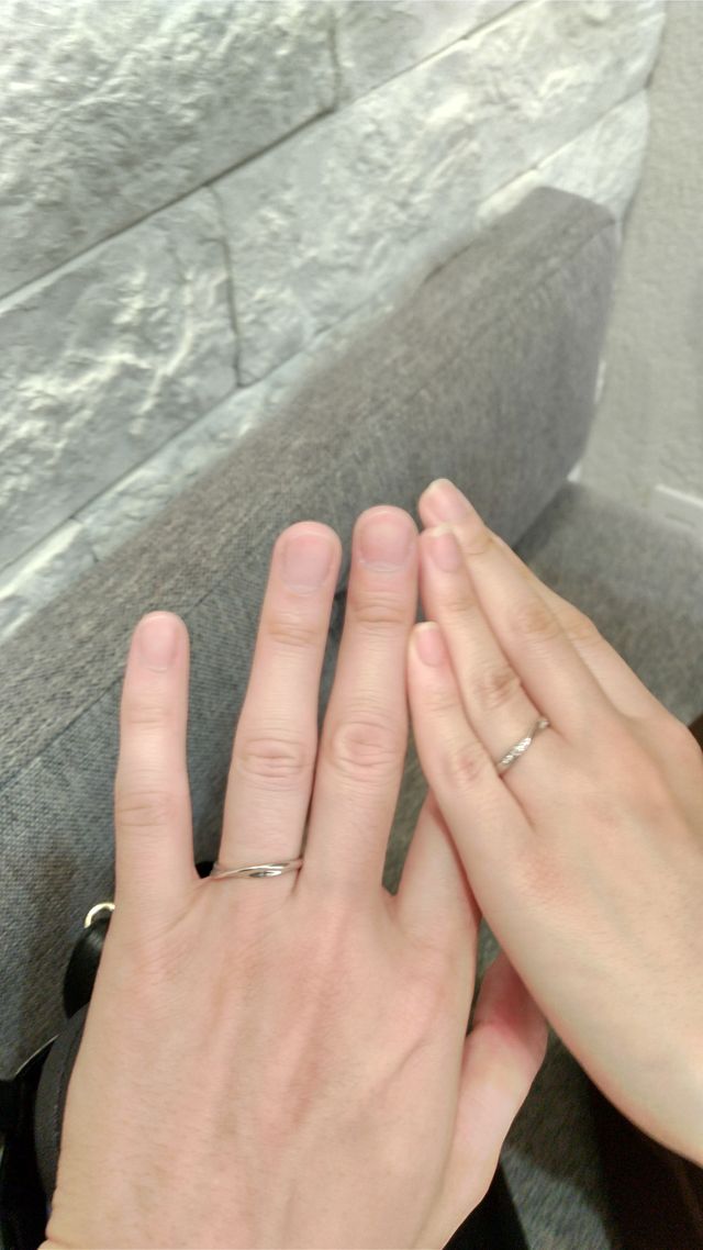 男女それぞれの指輪の着用写真