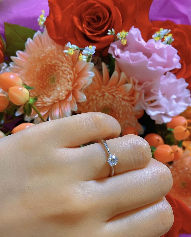 とても綺麗に輝いてくれて、手が綺麗に見えます。