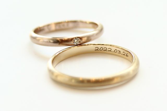 マットの仕上がりにしたくて実際専用の紙でこすってマットに。