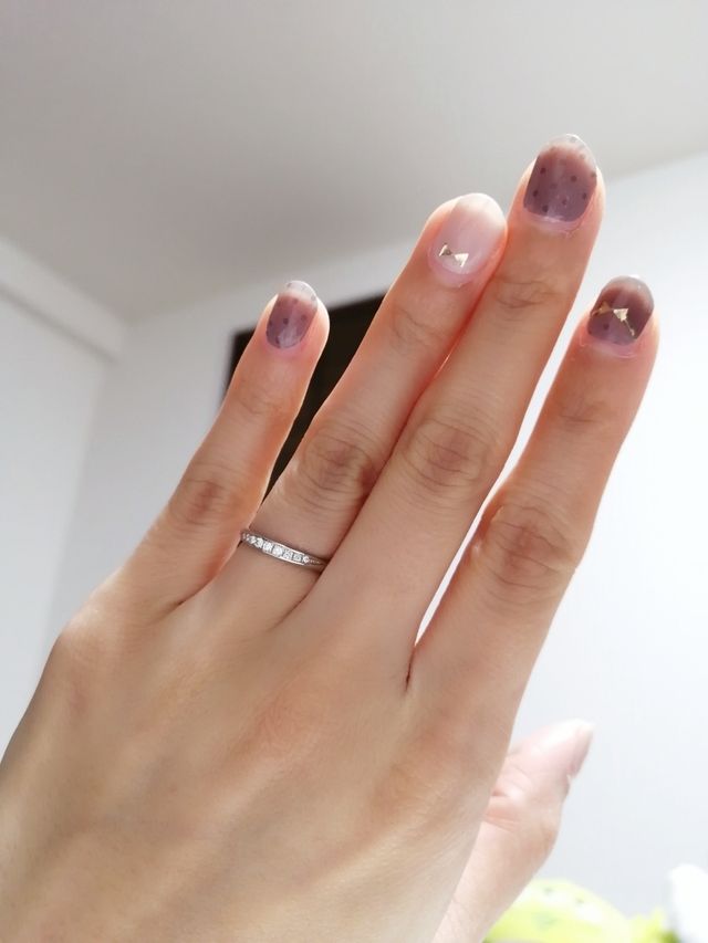 シンプルなものと迷いましたがダイヤ入りに。