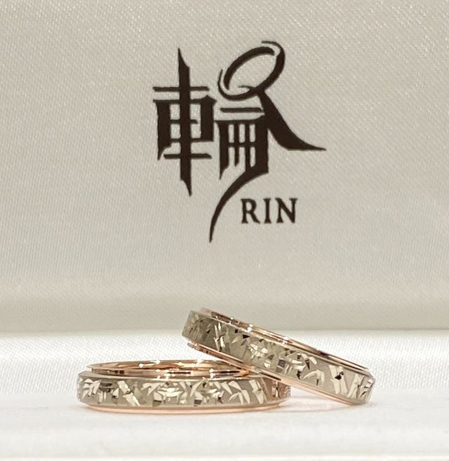 表と裏が違うデザインになっています。