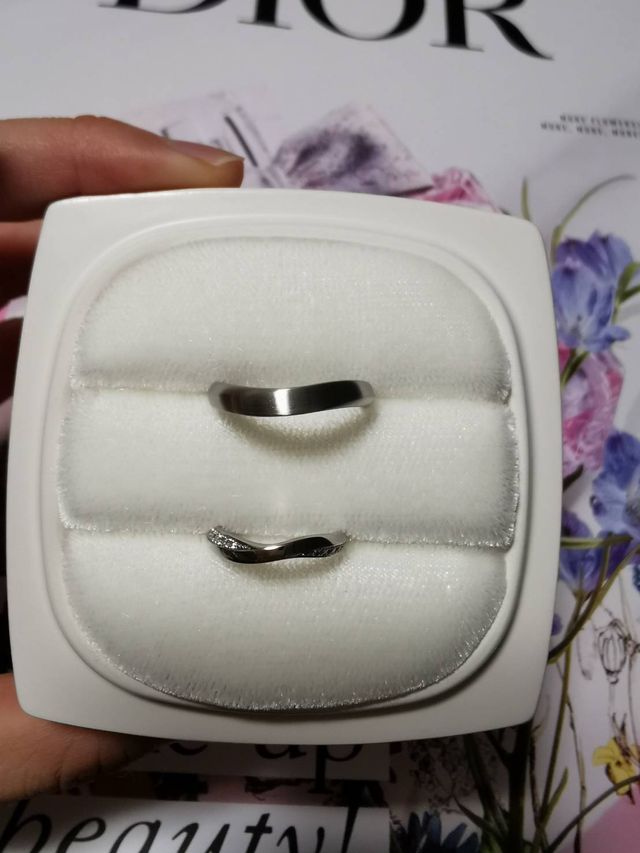 2つとも茜雲です。新郎用はつや消しをしています。