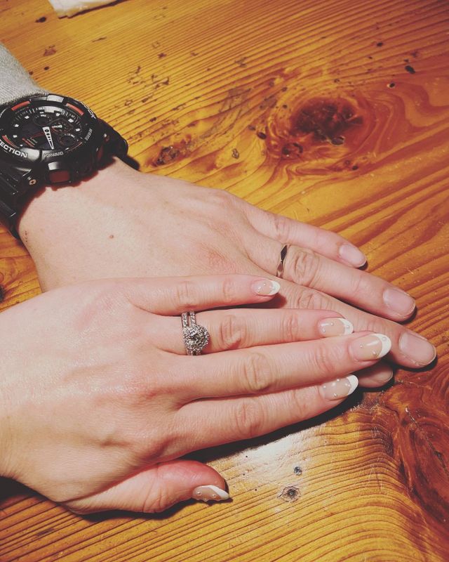 指輪をもらってそのままお祝いに晩御飯を食べに行ったお店で撮影