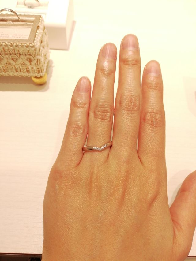 存在感のあるV字リング