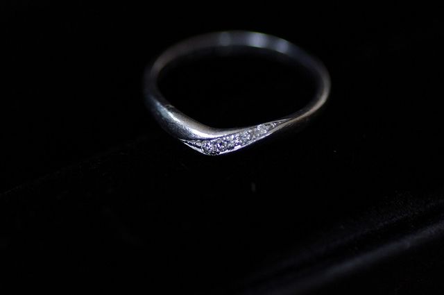 V型のリングです。