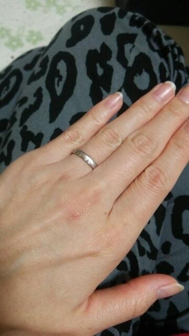 マットな本体に模様の刻印が可愛い(*^^*)