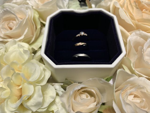 翼のようなデザインと色味に惹かれました♡