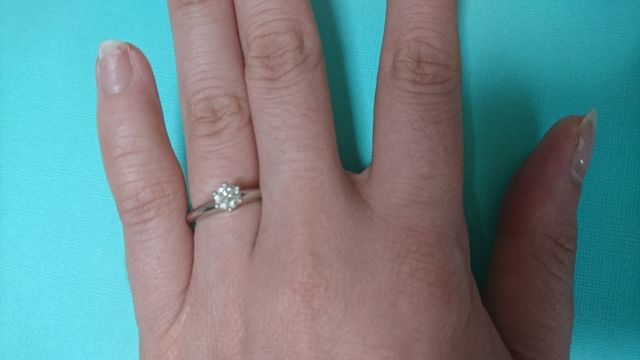 シンプルな一粒ダイヤの指輪です。