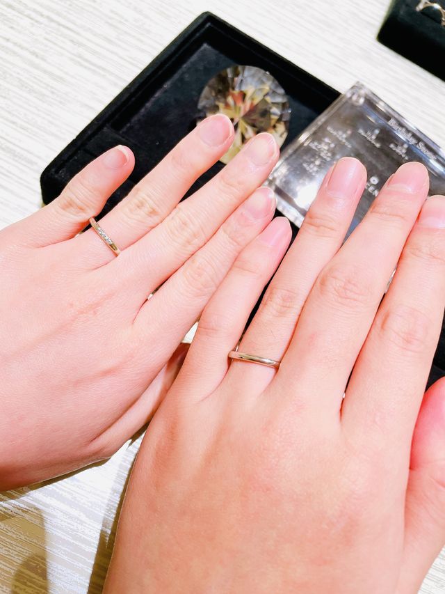 シンプルなストレートラインの3石ダイヤの指輪です！