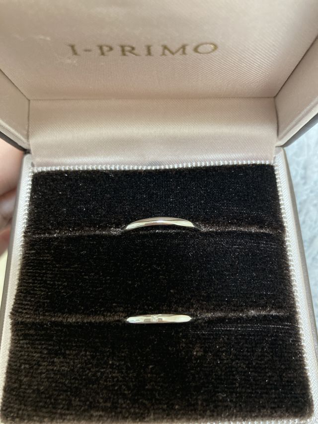 細身でとてもシンプルなデザインです。