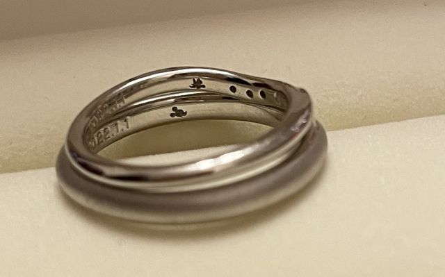 向かい合って笑っている永遠の恋人ミキミニを刻印しました！