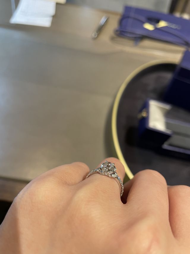 横はクロスしたデザインになっています