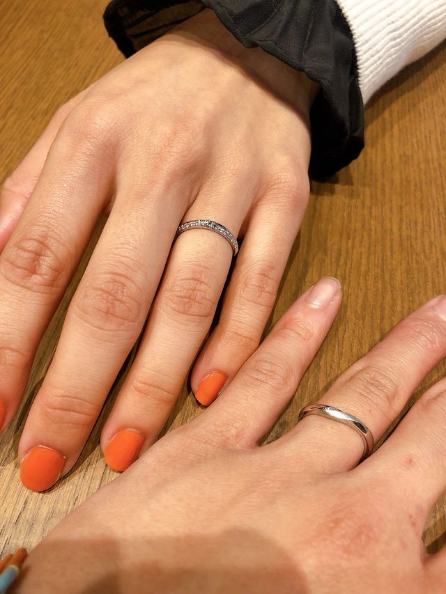 彼はマット加工、私のは相手側から見たときに輝いて見えます。