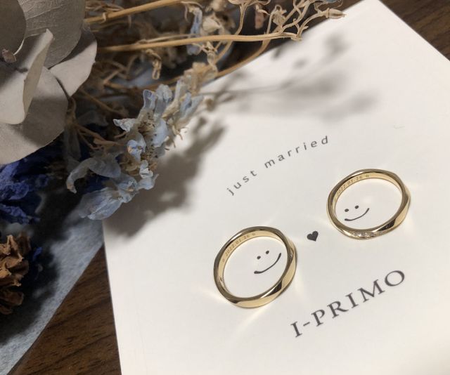 結婚指輪を購入しました。
綺麗なイエローゴールドです！