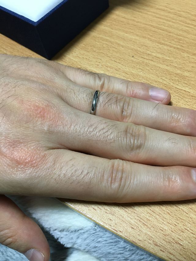 主人の手です。
シンプルなデザインと耐久性で決めました。