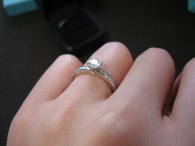 婚約指輪なので、記念に残る指輪を購入しました。