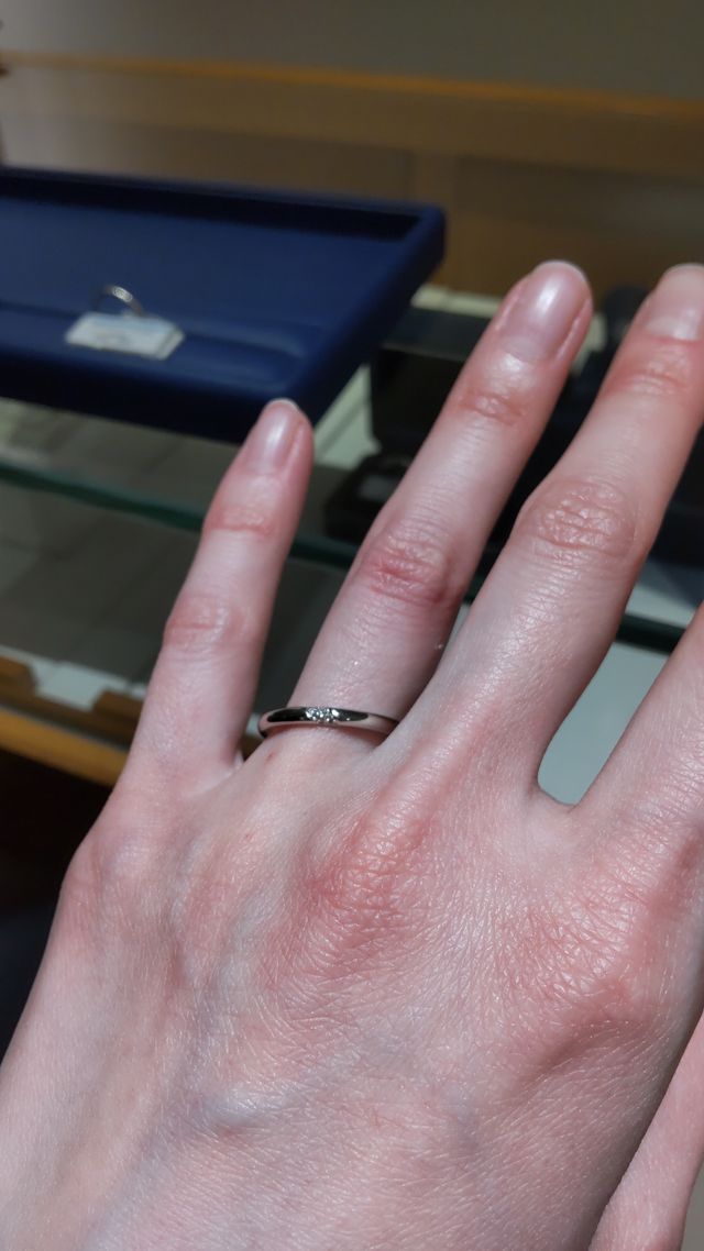 中央の削り部分のダイヤはありなしが選べるとのことでした