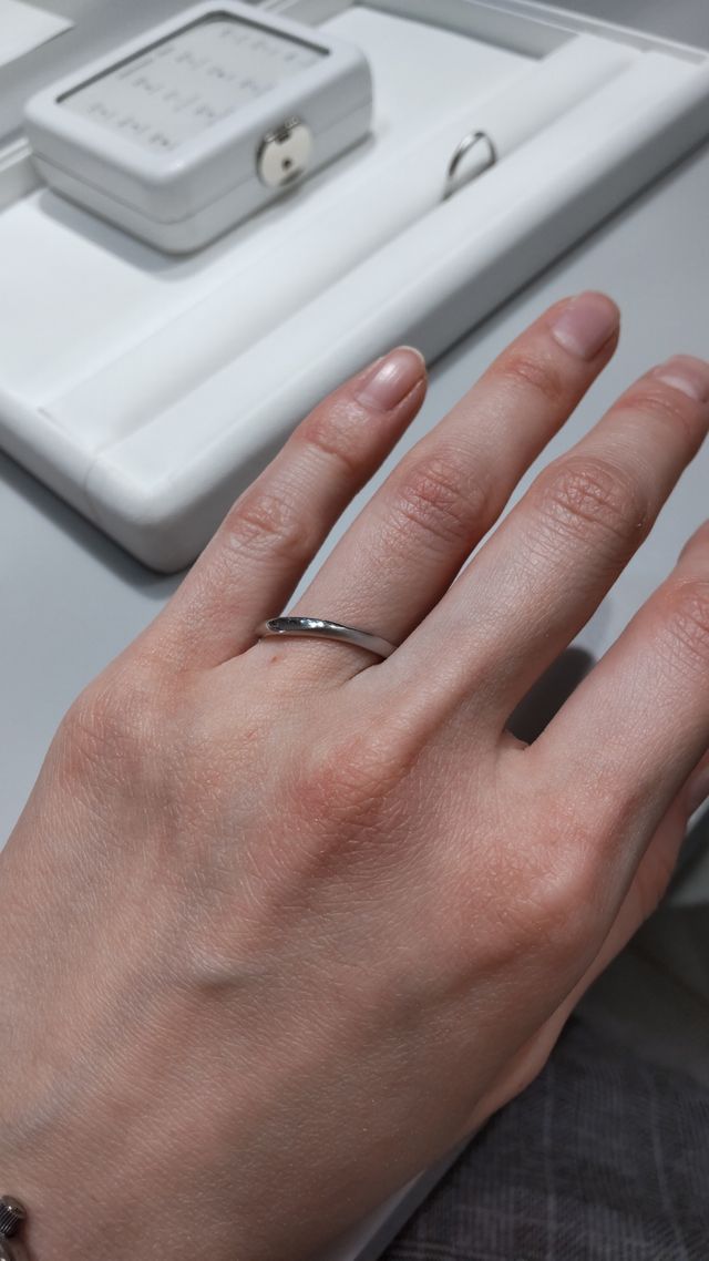 中央に斜め彫りが入れられている