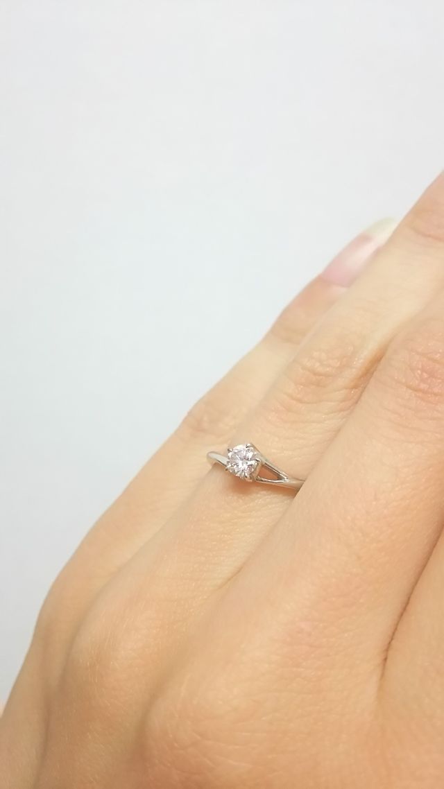 リングが枝を表し、ダイヤが桜の花のイメージだそうです