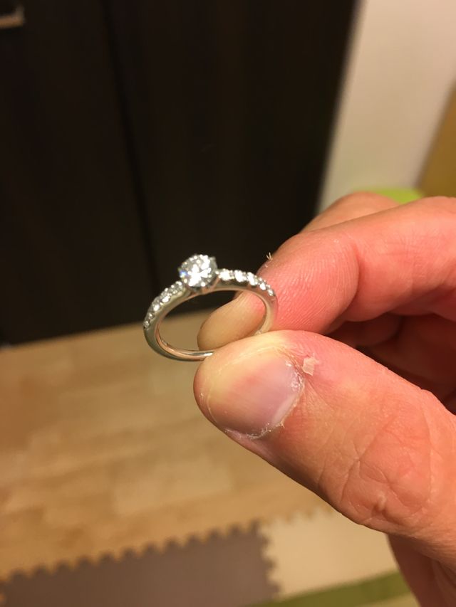 婚約指輪です。