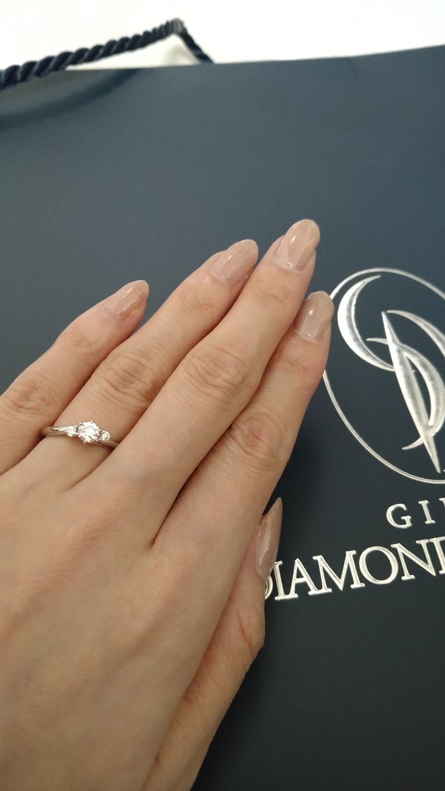 本来6号サイズの指ですが、7号を付けています。