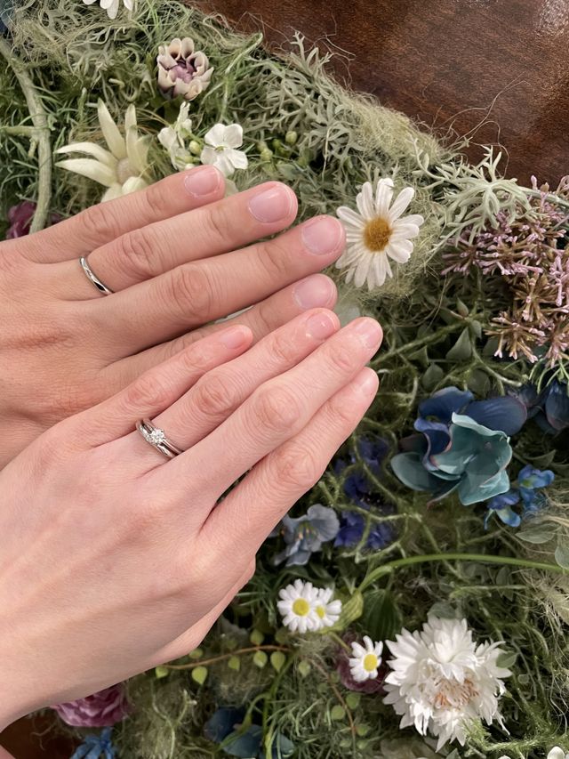 受け取りの際に、店舗内のお花をバックに撮影しました