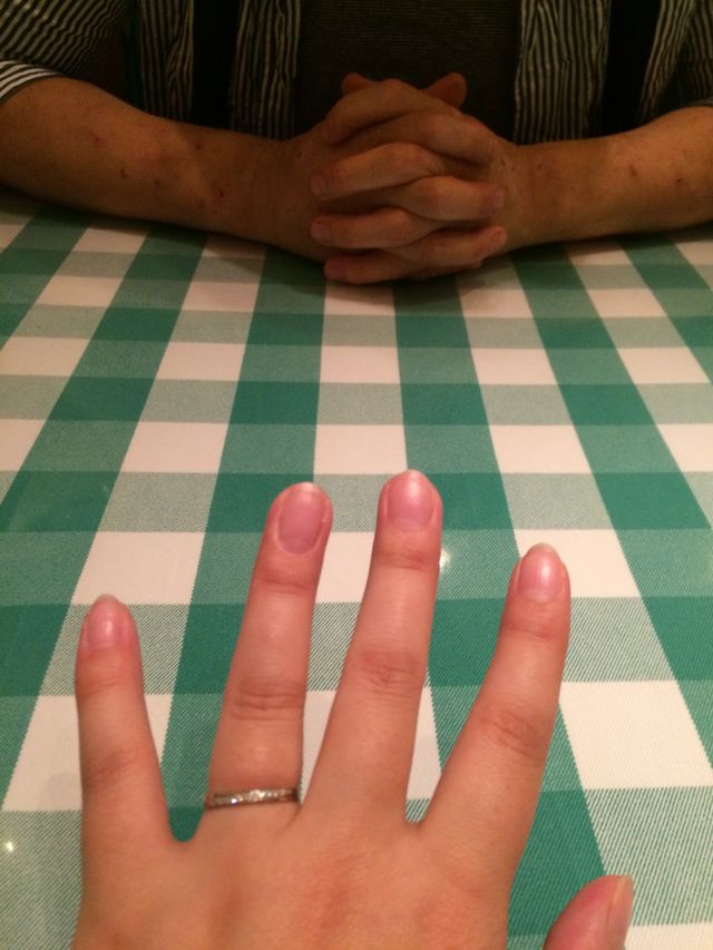 ひと月記念のディナーで撮影。