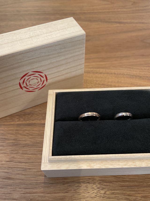 時結のメンズモデルを色違いで選びました。