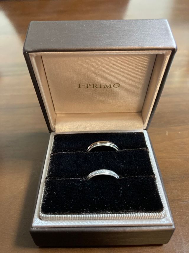 上の指輪がヘリオス（夫用）下の指輪がフレイ（私用）です。