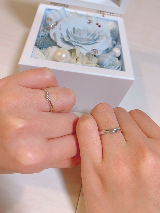 指輪ケースとともに