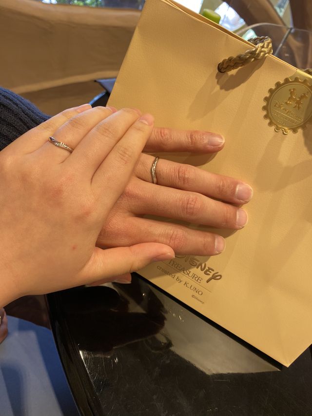 既存のデザインに自分達の希望をいれてもらった結婚指輪です