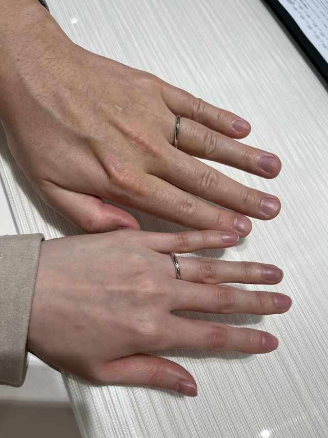 ダイヤ付きのリングでおしゃれです。つけ心地もいい感じ！