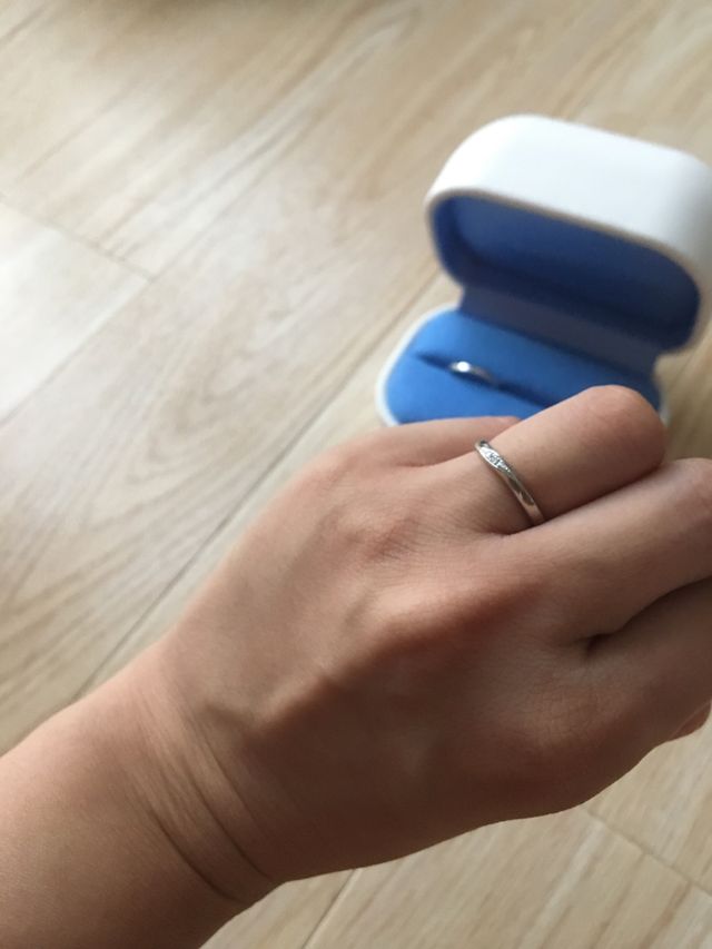 ダイヤモンドが少し入っていて綺麗です！