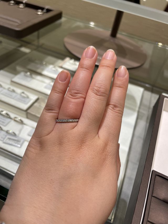 こちらの指輪を購入しました。