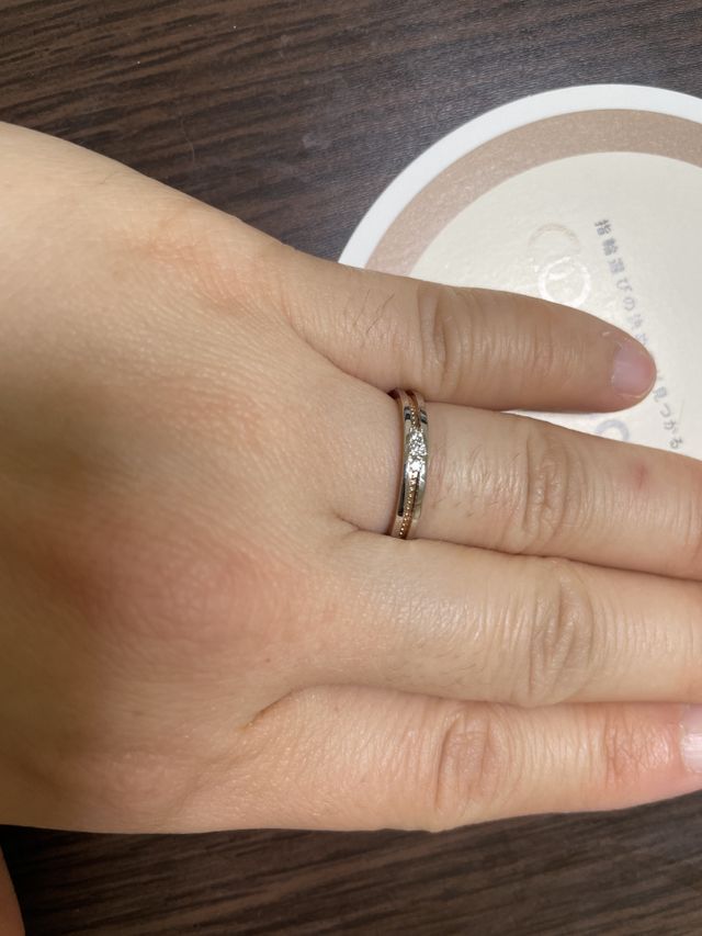 二色の配色が素敵です。ハートのミルグレインが入っています。