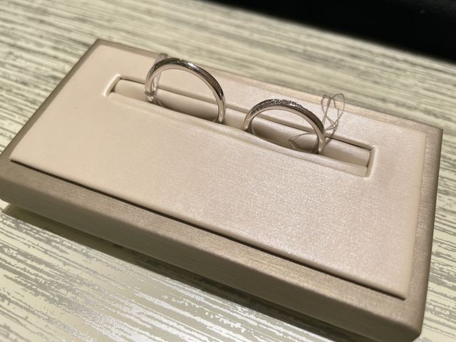 ストレートリングにラインが入ったもの