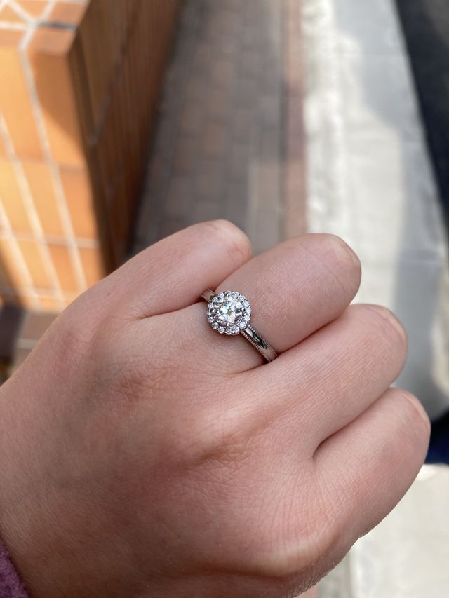 ダイヤモンドのルースとフレームをそれぞれ選択したセミオーダー