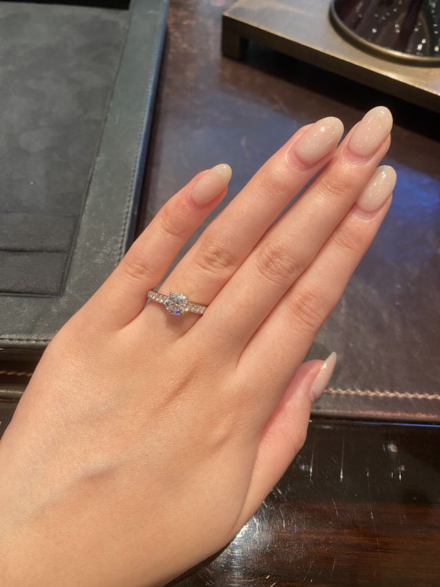 1周ダイヤが入っているので遠目からも存在感があります