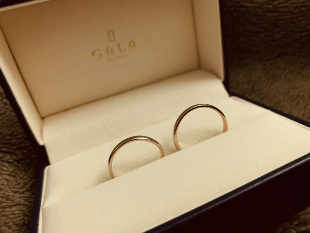 外側プラチナ.シルバー
内側はピンクゴールド