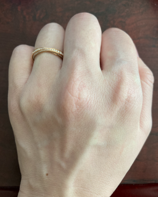 シルバーもありましたが、普段使いと肌の色でピンクゴールドに