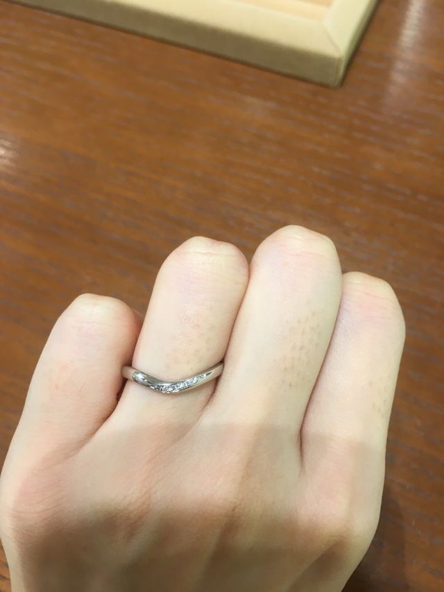 ウェーブとV字がくみあわさったデザインでした