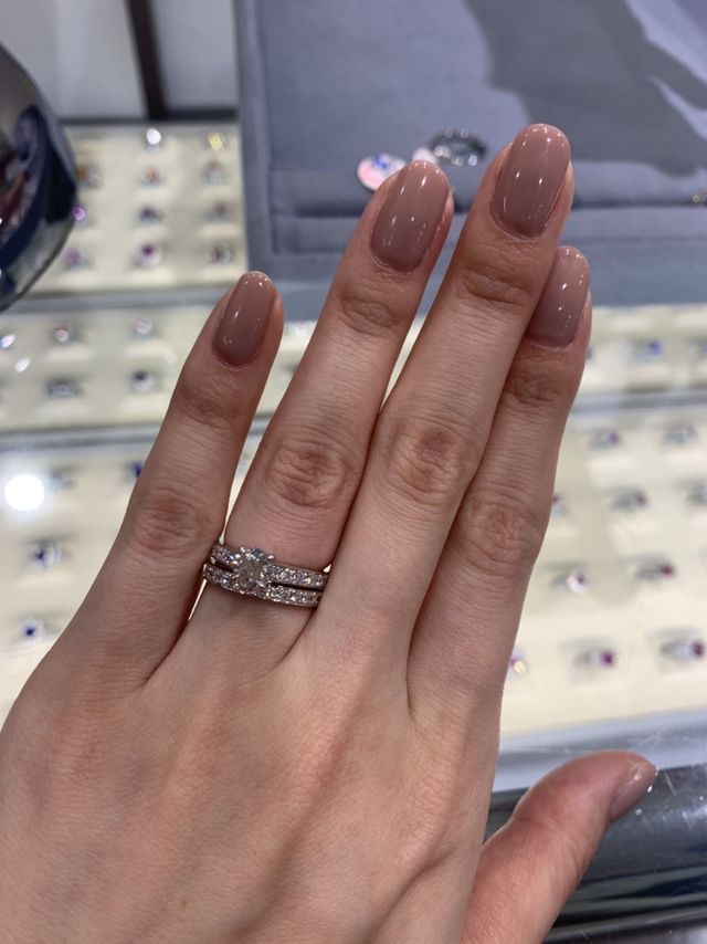 0.6カラット＋0.3カラット