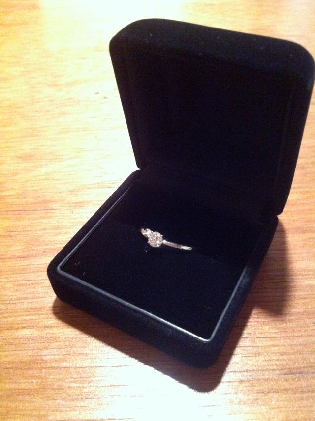 婚約指輪です