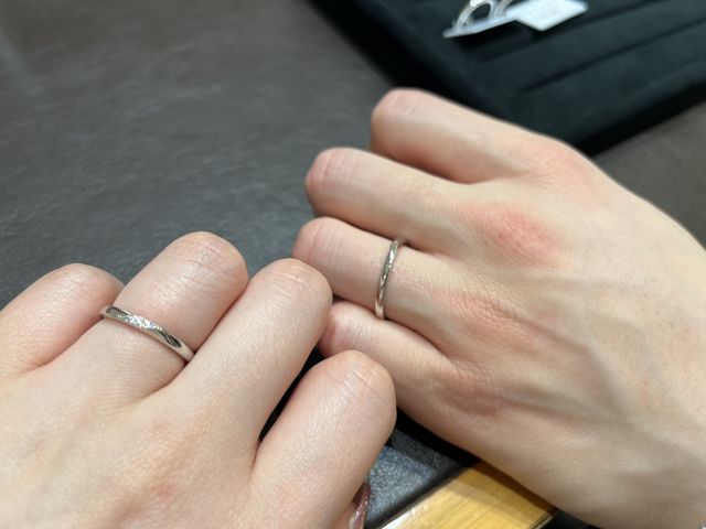 細めの指輪の試着画です
